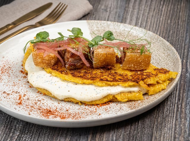Cachapa con Chicharron.