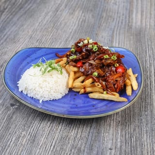 LOMO SALTADO DE CARNE