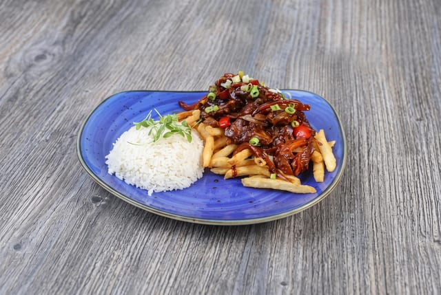 Lomo Saltado de Carne.